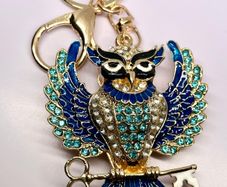Keychain with sparkling crystals