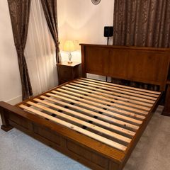 Super king size bed and bedside lockers