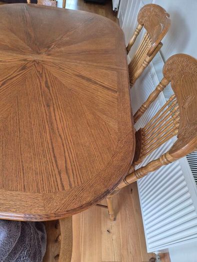 Beautiful solid mahogany extendable dining table and 6 chairs