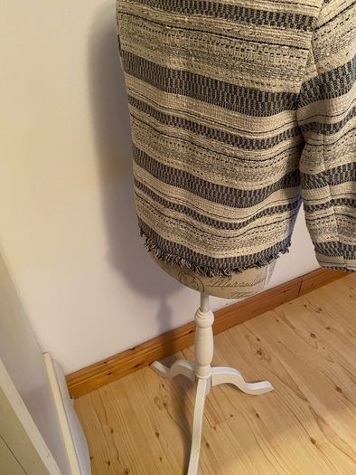 Cute little ladies jacket . Excellent condition . Size ten