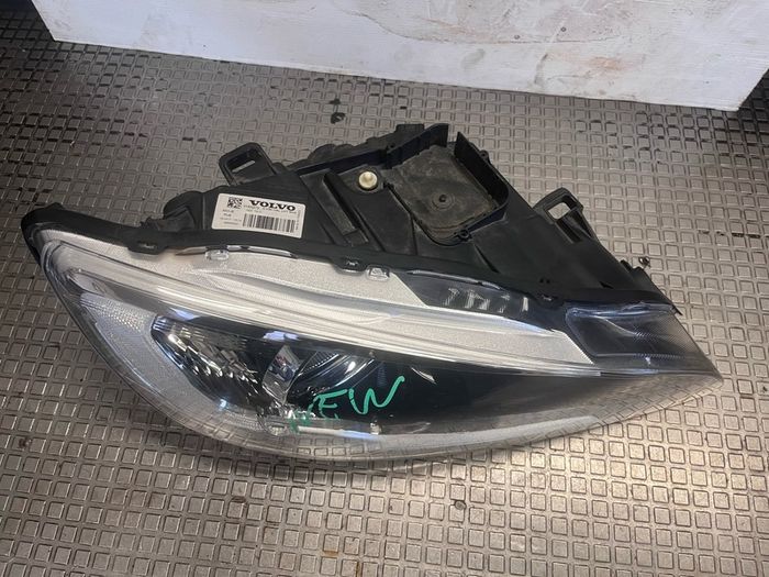 Volvo V60/S60 headlight 31420272