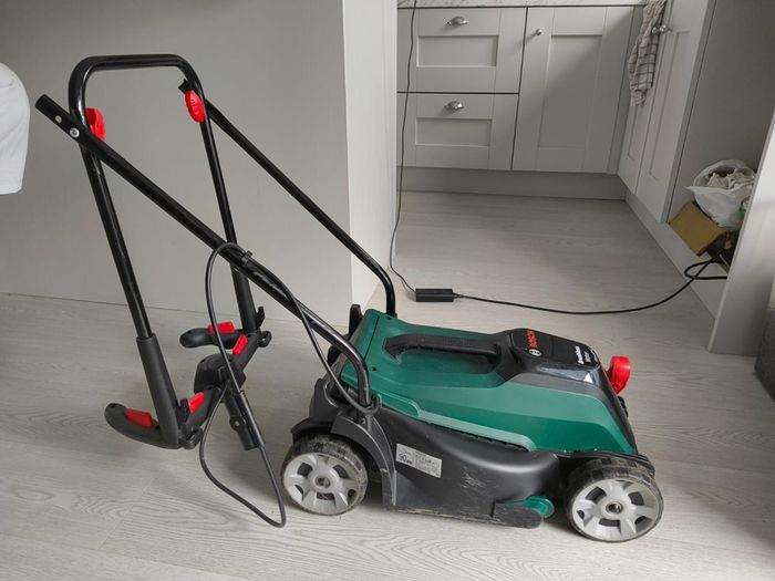 cordless lawnmower