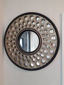 Round mirror