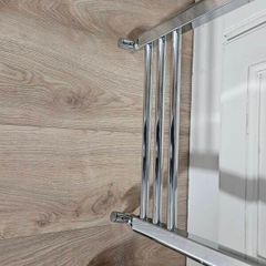 Towel rail : unused