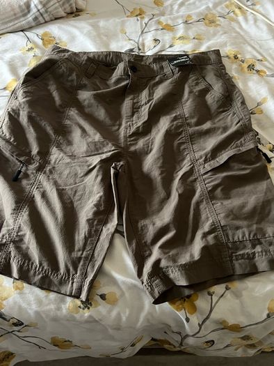 Mens  BNWT shorts W38"