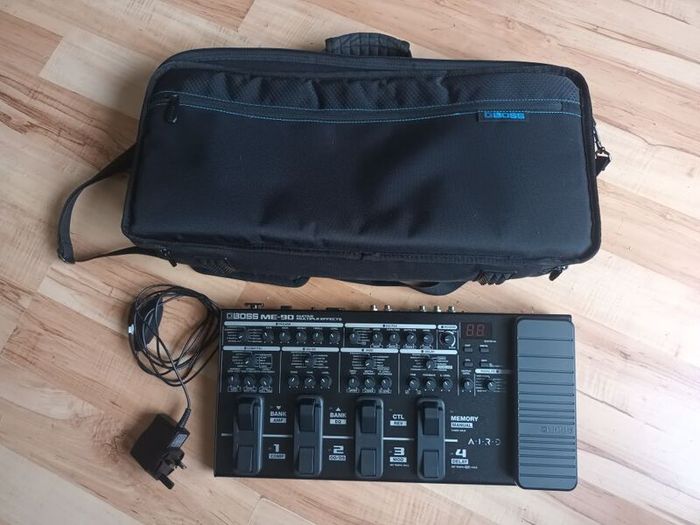 Boss ME-90 effect pedal with bag