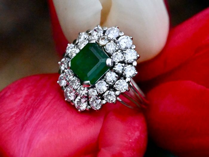 Vintage 1960s Emerald & Diamond Cluster Ring - 18ct