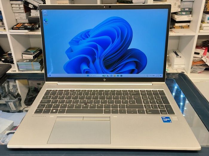 Notebook Hp Elitebook 850 G8 15.6" Intel Core I5-1145g7 (11th Gen) 16gb Ram 500gb Ssd Windows 11 Pro Wifi/ Silver (display Has A White Line)