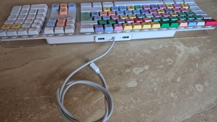 Apple A1048 USB Keyboard QWERTY | Logickeyboard Logic Pro / Studio Multicolor