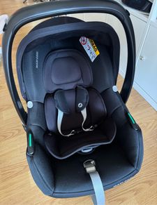 Maxi-Cosi Baby Car Seat & ISOFIX Base