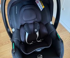 Maxi-Cosi Baby Car Seat & ISOFIX Base