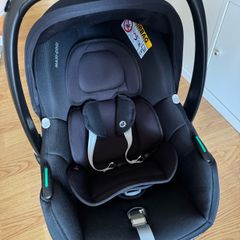 Maxi-Cosi Baby Car Seat & ISOFIX Base