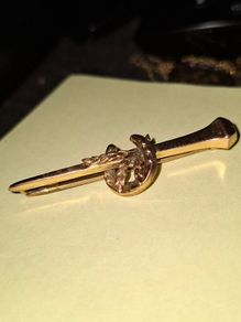 Horseshoe and laurel