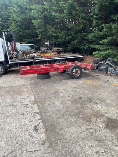 Trailer chassis and axle