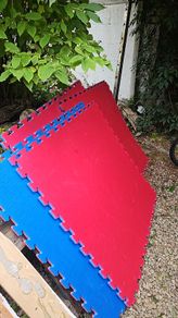 8 interlock mats and bench