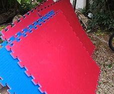 8 interlock mats and bench