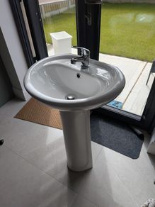 Bathroom Sink & Tap