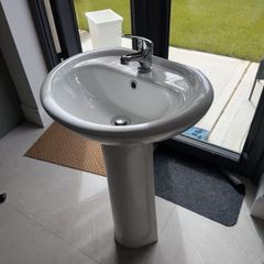 Bathroom Sink & Tap