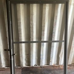 Side gate