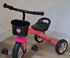 Pink kiddo bike