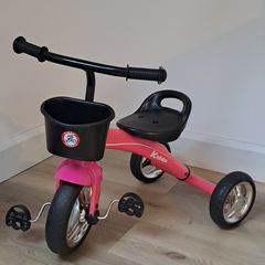 Pink kiddo bike