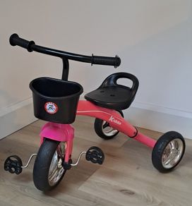 Pink kiddo bike