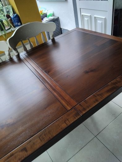 Sturdy extendable table