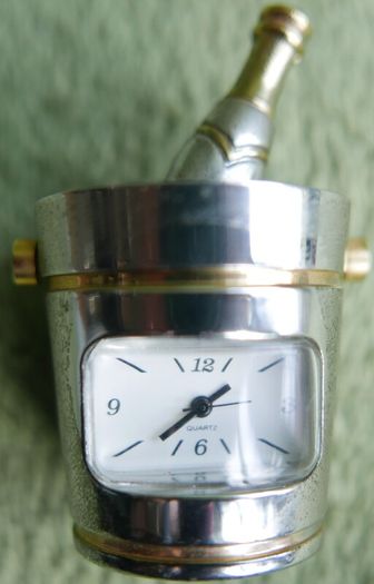 Vintage Miniature Wine Bucket Champagne Clock Linden Quartz Japan Movement - works well