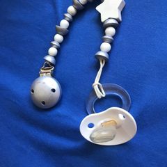 BamBam wooden soother clip on