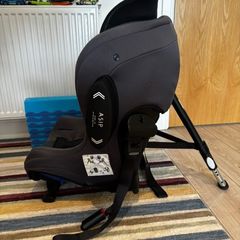 AxKid MiniKid 2 rear-facing car seat