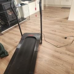 Motorised treadmill