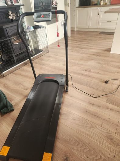 Motorised treadmill