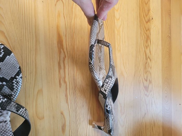 Sandals Snakeskin Size 6