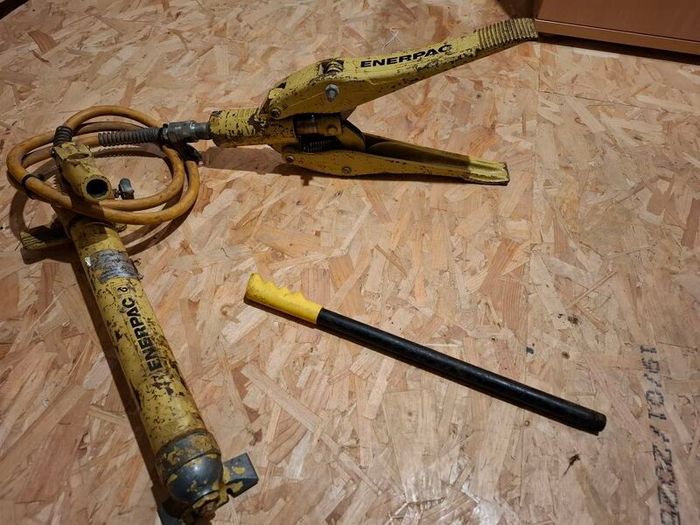 Enerpac hydraulic spreader ram