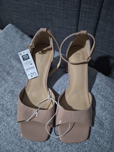 Ladies sandles