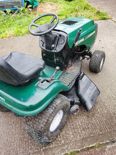 Craftsman lt1000 ride on  lawnmower