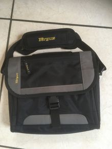 Targus Carry Bag for iPad, Tablet or Small Laptop with Handle and Shoulder Strap