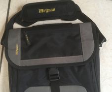 Targus Carry Bag for iPad, Tablet or Small Laptop with Handle and Shoulder Strap
