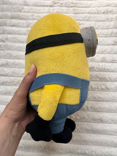 Despicable Me 2 Looking Left  Minion Stuart approx. 30 cm. Used Please see photos