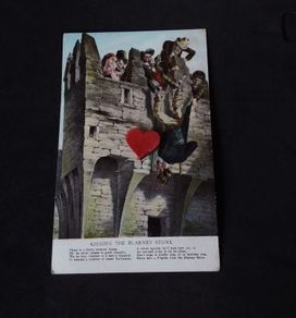 Ireland Postcard : Kissing The Blarney Stone , Humour Type Postcard - 1900s