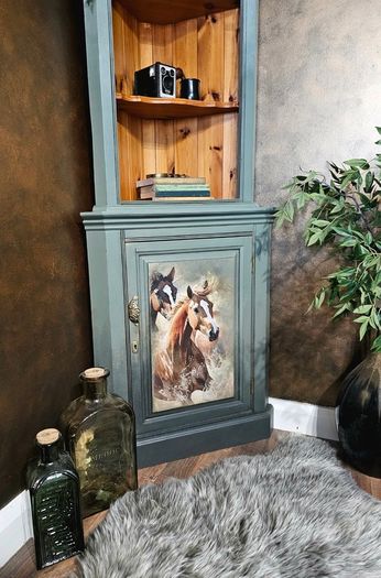 Corner display unit