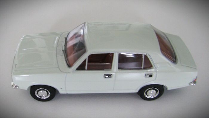 Diecast Model Morris Marina White - Collectable Vanguards 1:43
