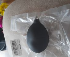 hearing aid puffer for cleaning hearing aids