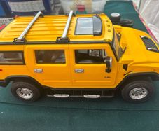 Hummer SUV with Control. / Lights up