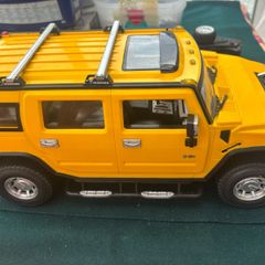 Hummer SUV with Control. / Lights up