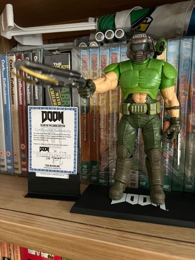 2 Doom Slayer glow in the dark Action Figures