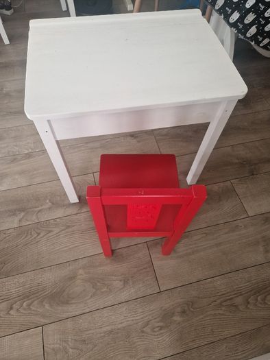 Kids desk and chair