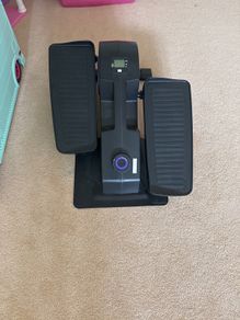 Under desk step exercise pedal