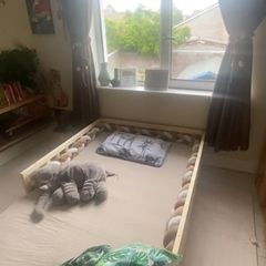 Kids floor bed