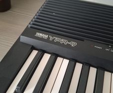 Yamaha portable piano keyboard YPR-9